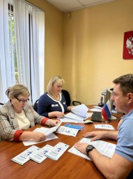 Эксперты Курского Росреестра и филиала Кадастровой палаты помогают разобраться с правами несовершенн