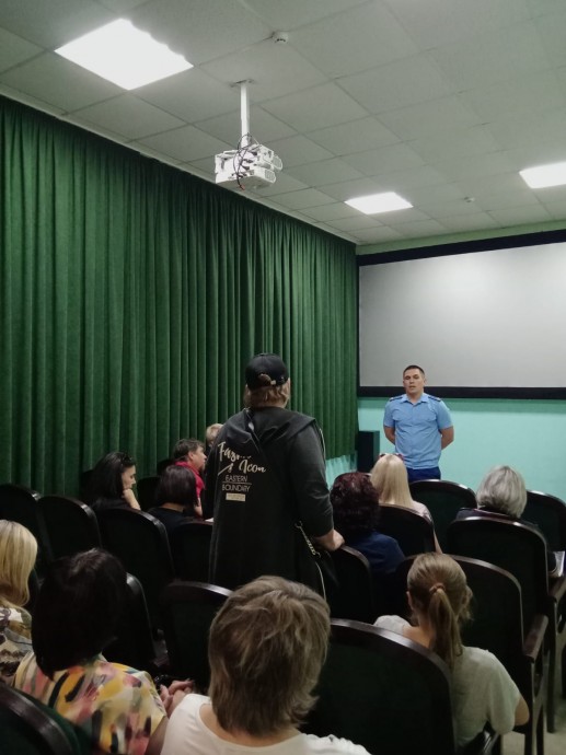 ​Прокурор провел встречу с родителями несовершеннолетних.